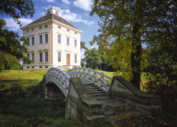 Gartenreich Welterbe - Schloss Luisium im Sommer